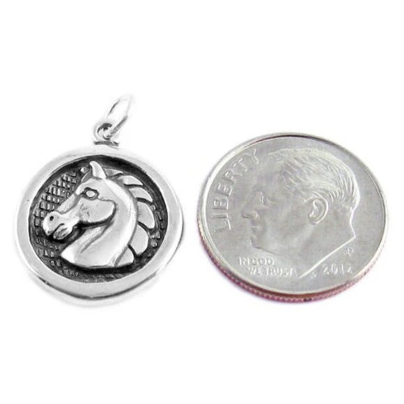 HORSEHEAD MEDALLION WITH EURO BEAD CHARM IN STERLING SILVER. - Picture 2 of 2